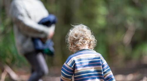 Metoda controversată de parenting care îi face pe copii mai rezilienți, mai inteligenți și mai pregătiți pentru provocările vieții