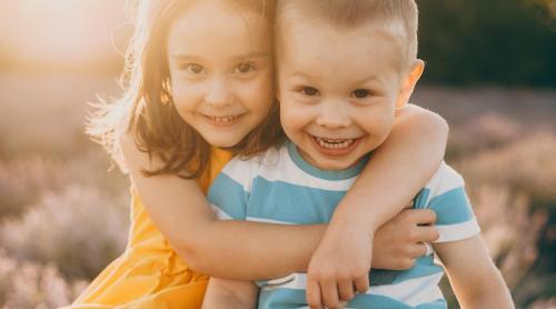 Părinții care cresc copii cu abilități sociale excepționale au 9 obiceiuri importante pe care le aplică zilnic acasă, susține un psiholog care a studiat sute de micuți