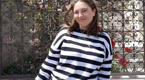 Predă la o clasă cu doar trei copii. Prof. Miruna Aroșoaie: „Mama îmi tot repeta că încă am timp să mă răzgândesc”