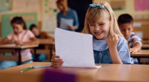 Profesor Harvard: Copiii care învață să folosească inteligența artificială vor deveni adulți mai inteligenți, dacă evită această greșeală majoră