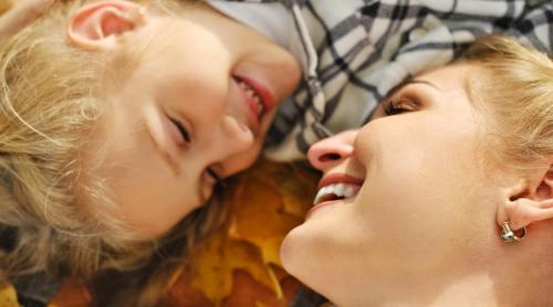 Psihologii dezvăluie cele 3 obiceiuri ale părinților care dezvoltă inteligența copiilor încă din primii ani de viață: „Toți micuții pornesc cu același potențial, diferența o face mediul”