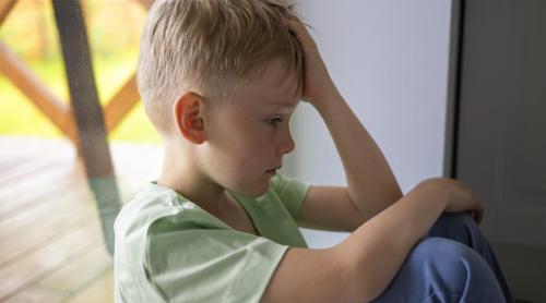 Trei GREȘELI pe care să le eviți dacă vrei să crești un copil sigur pe el