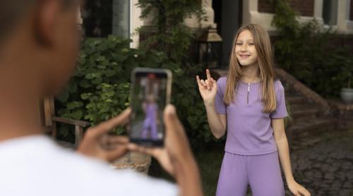 Trendul de pe TikTok „6 7” are rădăcini foarte vechi. „Expresia a folosit o și William Shakespeare”