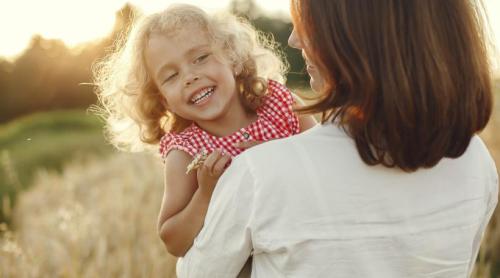 5 obiceiuri pe care părinții inteligenți emoțional le transmit copiilor lor