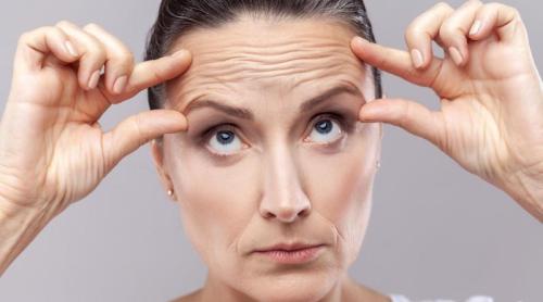 Ai riduri pe frunte? Nu e semnul trecerii anilor, ci al unor boli chiar mortale