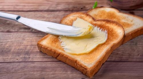 Cât de sănătos este, de fapt, untul. Ce se întâmplă când folosești unt pentru gătit sau când îl întinzi pe pâine
