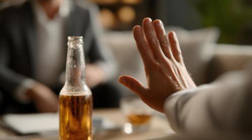 Ce se întâmplă cu corpul tău dacă renunți la alcool o lună întreagă