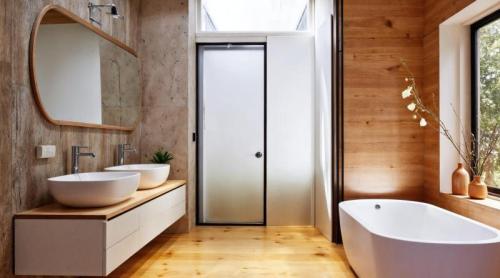 Ce se întâmplă dacă ușa de la baie rămâne deschisă