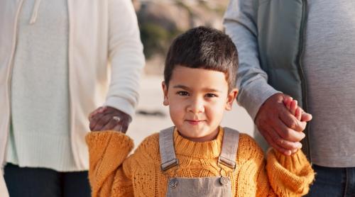 Cercetare Yale: Cum implicarea părinților poate opri transmiterea sărăciei între generații