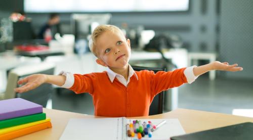 Cercetări Harvard și Yale: Cum o singură calitate le crește copiilor șansele de succes școlar