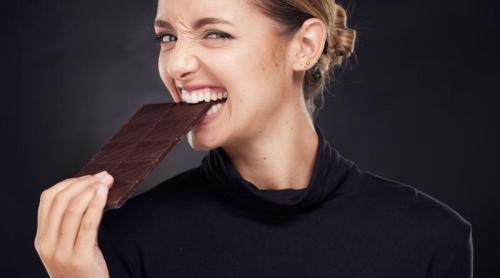 Ciocolata neagră, mai mult decât un desert: legătura surprinzătoare cu longevitatea