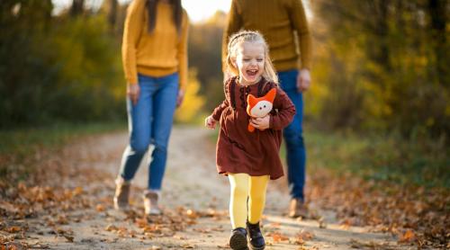 Cunoști regula 5:1? Această nouă tendință în parenting, dezvoltată de mai mulți psihologi americani, face senzație în Statele Unite