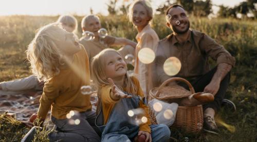 De ce contează ordinea și disciplina în viața de familie. Urania Cremene: „Un părinte mai ordonat cu viața lui este un părinte mai prezent, mai calm, mai cald”