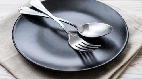 De ce nu e suficient să speli tacâmurile doar cu detergent de vase