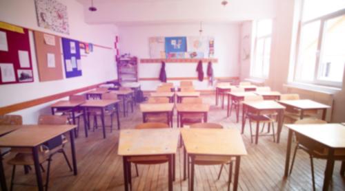 „De ce s a început școala joi? Nu se salvează învățământul prin două zile de cursuri!” Părinții sunt furioși: clase goale, elevi plecați la schi și profesori absenți