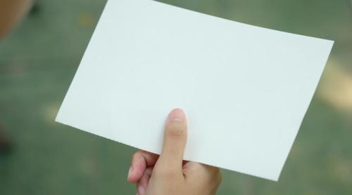 De ce tăieturile de hârtie dor atât de tare