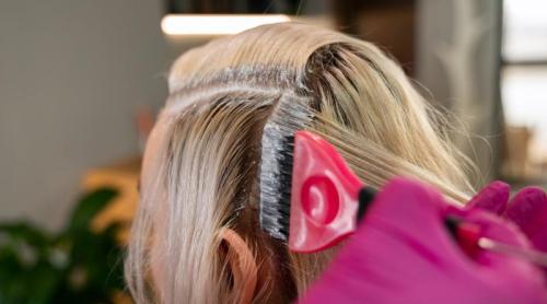 De ce vopseaua de păr nu acoperă firele albe complet