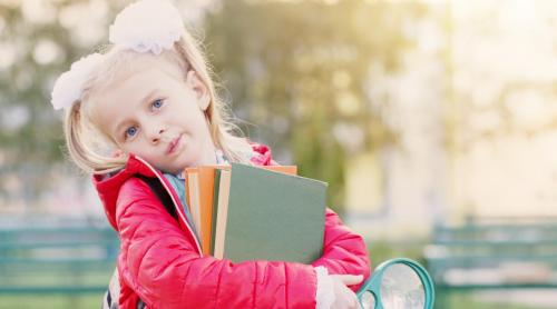 Gata vacanța! Învățătoarea Alina Gava: „Chiar dacă am cam bombănit cu toții că începem așa, fără rost, într o zi de joi, totuși nu e chiar rău”