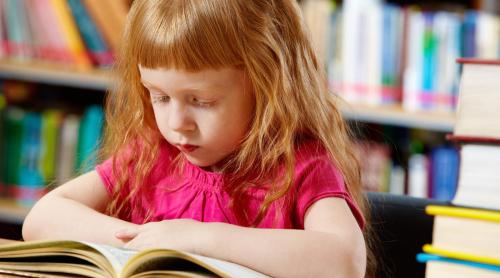 La ce vârstă ar trebui să citească copilul cursiv. „Cine rămâne cu probleme de citit greoi la finalul acestei clase, va fi un copil greoi la toate materiile”