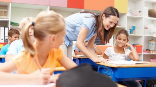 O profesoară arată ce caută elevii pe Google şi ChatGPT. Curiozităţi amuzante din sala de clasă / VIDEO