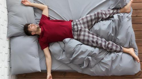 Pozițiile de somn și efectele asupra sănătății: care sunt benefice și care pot provoca probleme serioase