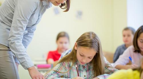 Profesorii spun care sunt semnele clare că un copil e crescut bine de părinți: Comportamentele care arată educația de acasă