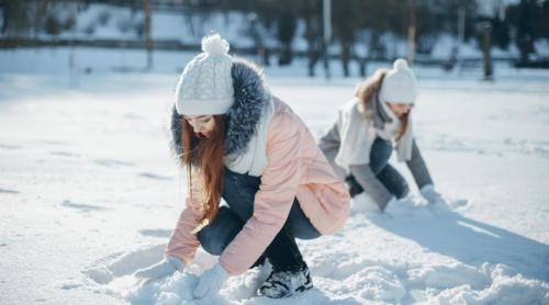 Răcesc copiii dacă stau mult în zăpadă? Regula practică a pediatrilor