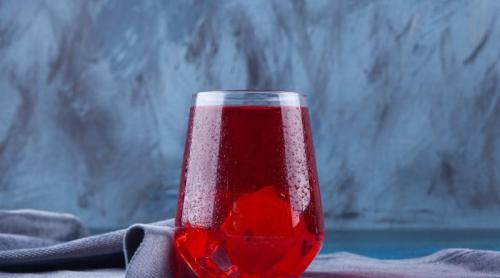 Sucul banal care te ajută să adormi mai repede și crește melatonina