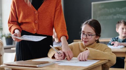 Ce salariu are un profesor în Austria. „În România, un profesor cu vechime de peste 25 de ani nu ajunge la 1500 euro”