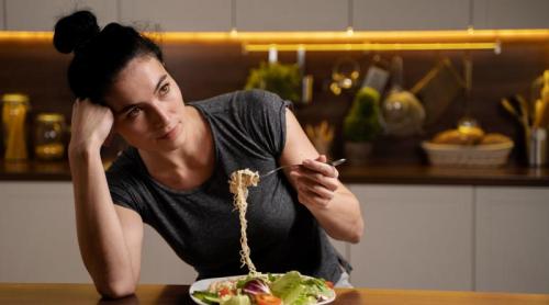 Ce se întâmplă în creier când mănânci mai puțin