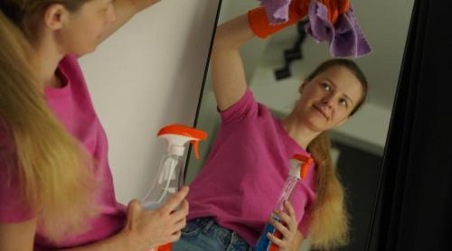 Ce spune oglinda murdară despre tine și mediu