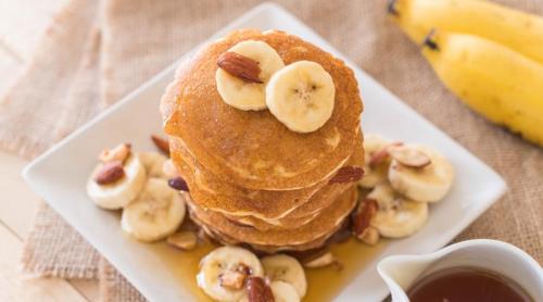 Clătite cu unt de arahide: mic dejun rapid și bogat în proteine