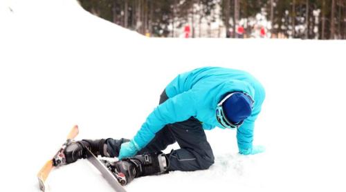 Cum să previi căzăturile și leziunile pe pârtie. Dr. Răzvan Dragomir (SANADOR), explicații