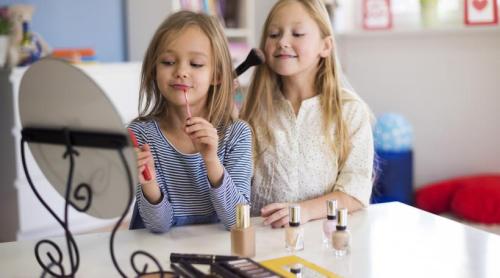 De ce imită fetele ce văd la altele. Oana Moraru: „Nu e lipsă de personalitate, nu aveți un copil care copiază și e bleg”