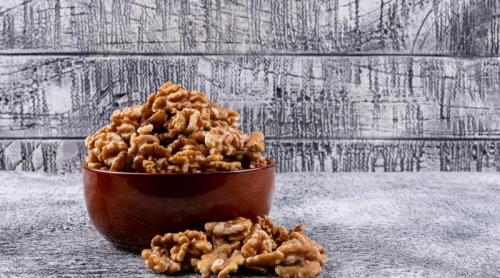 De ce să pui miezul de nucă în apă înainte de consum