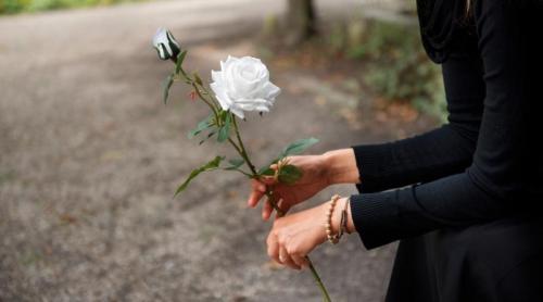 De ce unii oameni nu își revin niciodată după decesul unei persoane dragi