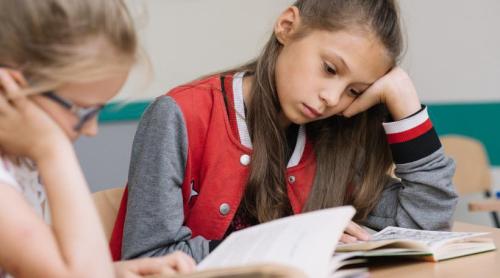 Psiholog și profesor: „Astăzi, într o clasă de 25 de copii, 10 au suferințe emoționale grave și 4 exprimă gânduri suicidare”