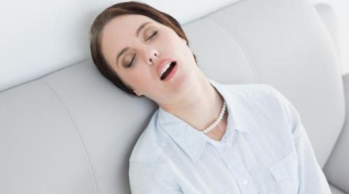Respirația pe gură în timpul somnului: cauze și efecte asupra creierului
