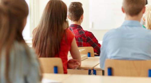 „Școala nu poate înlocui educația de acasă”. Mesajul unui psihoterapeut către părinți