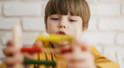 Se poate trata autismul? „Părinții își imaginează că facem terapii 5 ani de zile, problema dispare și ne am liniștit. Nu!”