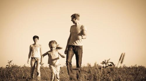 11 lucruri pe care părinții le făceau în anii `70 și `80 și care, fără să își dea seama, i au învățat pe copii să fie independenți