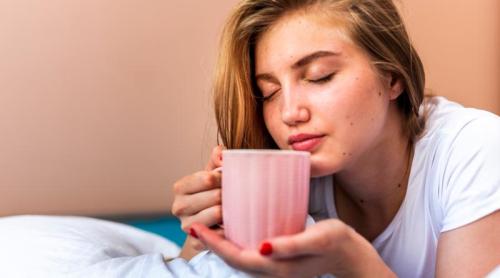 7 băuturi de seară care te vor ajuta să dormi mai bine