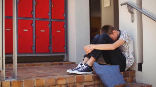 Abandonul școlar nu ține de „lene”, nici de „copii problemă”, atrage atenția psihologul Radu Leca. Meta analiză și recomandări