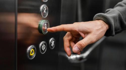 Ce ne dezvăluie butoanele de lift despre mintea umană și emoții