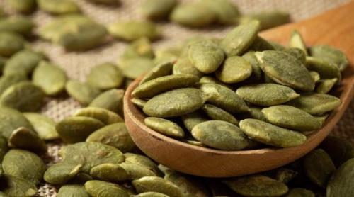 Ce se întâmplă dacă mănânci semințe de dovleac când vrei să slăbești. Un detaliu te va surprinde