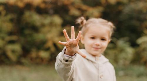 Copilul tău numără pe degete? Aceasta este o veste bună, conform unui studiu