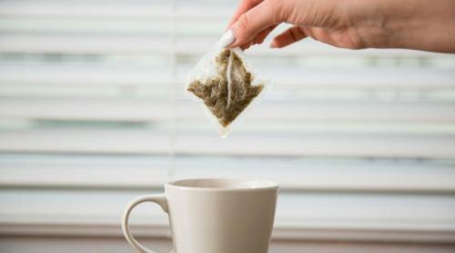 Cum se folosesc corect pliculețele de ceai pentru ochi