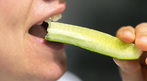 De ce să mănânci un castravete cu coajă în fiecare zi