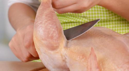 De ce să nu mai mănânci carnea de pui cu tot cu pieliță. Dr. Liana Gheorghe: Ajută