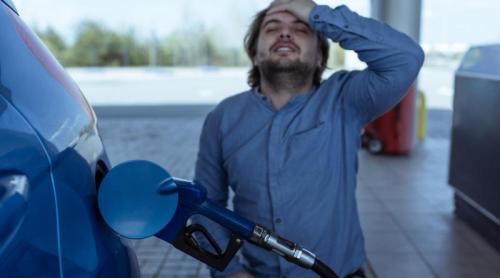 Fenomenul meme urilor la pompă. Radu Leca explică ce impact au glumele despre prețul combustibilului